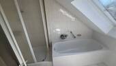Dusche und Badewanne - 