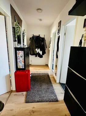 Flur - 3 Zimmer Etagenwohnung zur Miete in Zwickau