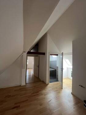 Bild 1 - Schöne sanierte Dachgeschosswohnung im Herzen von Roth