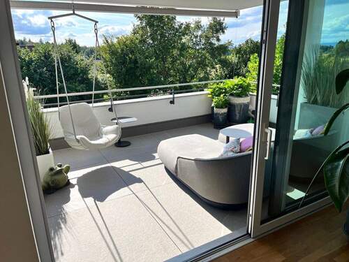 Balkon a.jpg - Kzfr. und auf Zeit beziehbar: Neuwertige, topp ausgestattete 4,5-Zi.-OG-Whg. (auch möbliert mögl.)