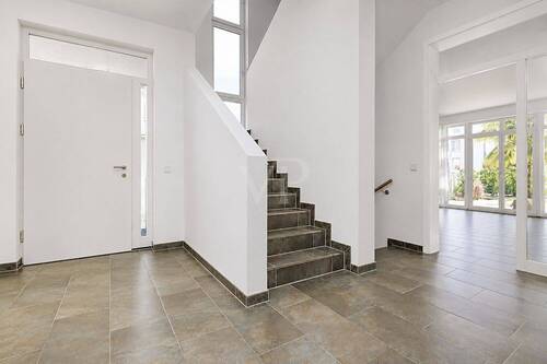 Offener Entrée - 6 Zimmer Einfamilienhaus in Kelkheim (Taunus)