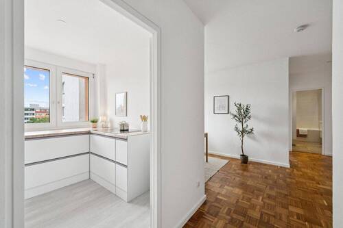 Küche und Gang - 2 Zimmer Etagenwohnung zum Kaufen in München