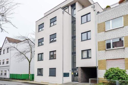 Hausansicht_Straßenseite - 4 Zimmer Etagenwohnung zum Kaufen in Solingen