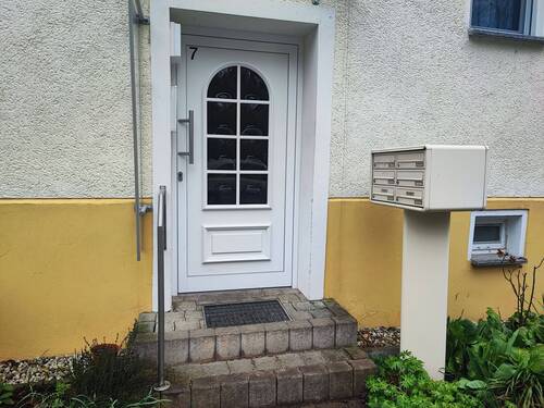 Hauseingang - 3 Zimmer Etagenwohnung zum Kaufen in Kriebstein