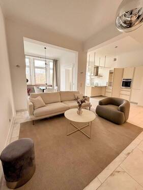 1 Wohnraum - Schöne 3,5-Zimmer-Altbau-Wohnung mit Sonnenterrasse und Stellplatz