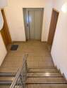 Treppenhaus mit Aufzug - 