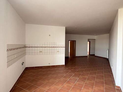 Geräumige leere Wohnung - 4 Zimmer Etagenwohnung zur Miete in Görlitz