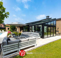 Exklusiver Bungalow mit Süd-West-Garten, Außenpool sowie Großgarage für 2-3 Pkw´s im Stadionviertel - Neuss