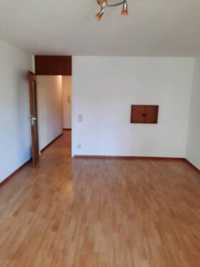 Wohnzimmer mit Balkon - 