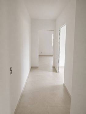 WE 1:Flur - Blick Zimmer 1 + 2 - Terrassenwohnung mit 77,00 m&sup2; in Sindelfingen zur Miete