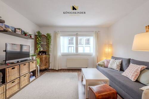 Wohnzimmer - 2 Zimmer Etagenwohnung zum Kaufen in Stuttgart