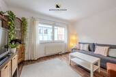 Wohnzimmer - 2 Zimmer Etagenwohnung in Stuttgart