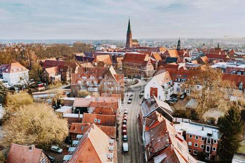 Mitten in der Stadt - 6 Zimmer Mehrfamilienhaus, Wohnhaus zum Kaufen in Lüneburg