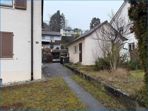 Blick auf Garage - 