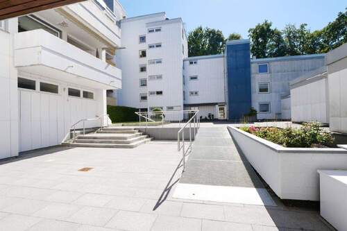 Bild1 - Licht, Ruhe und Lebensqualität - 2,5-Zi-ETW mit großem Balkon und Tiefgaragenstellplatz