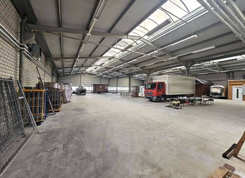 760 m² Halle - 