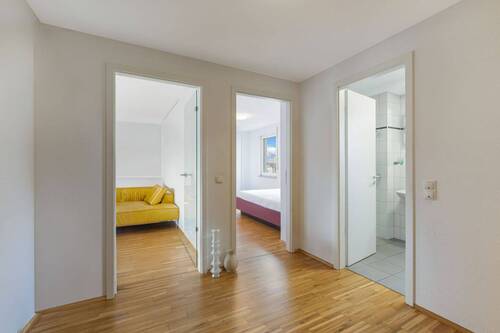 Flur - Lichtdurchflutete 2 Zimmer Wohnung mit Dachterrasse und Tiefgaragenstellplatz nahe Florapark in Bilk
