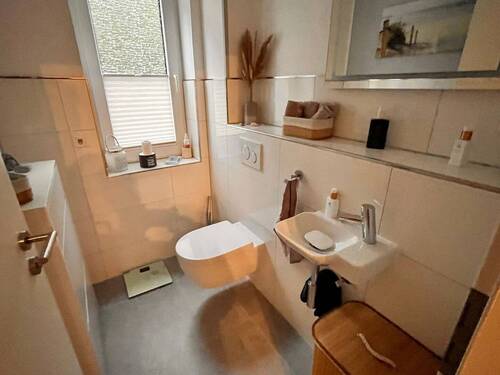 großzügiges Gäste - WC.JPG - 