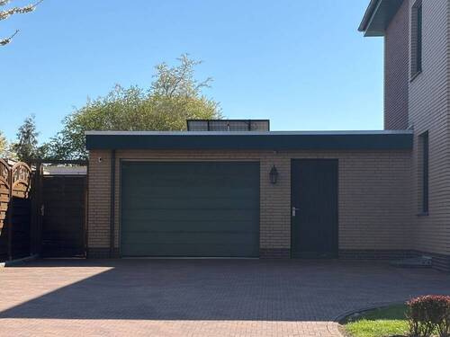 Auffahrt/ Garage - 