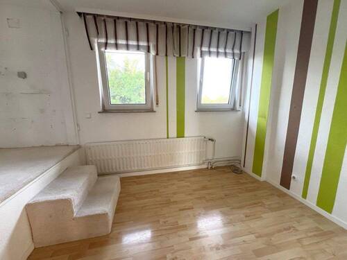 kleines Zimmer mit Wandschrank - 