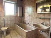 Tageslicht Bad mit Wanne... - 
