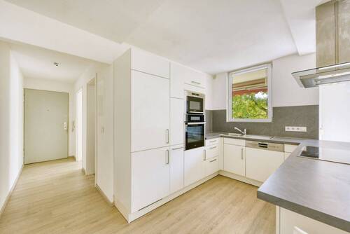 Küche zum Eingang - 3 Zimmer Etagenwohnung zum Kaufen in Stuttgart