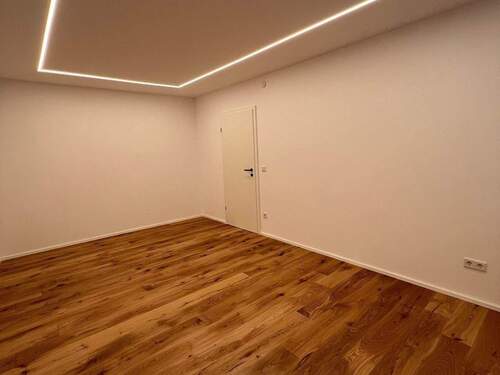 Schlafzimmer - Hochwertig sanierte 3­ Zimmer­ Wohnung mit Blick ins Grüne - Provisionsfrei