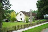 Haus Hero - Einzellage ohne Nachbarn: Hunsrück-Landsitz mit 1,4 Hektar Land & Eigenwald