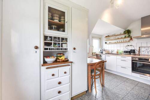 Küche mit Einbauschrank - 