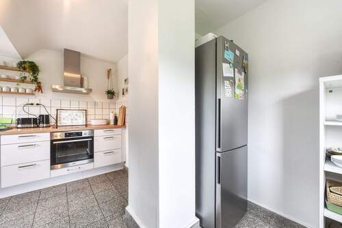 Küche mit Kühlschrank - 