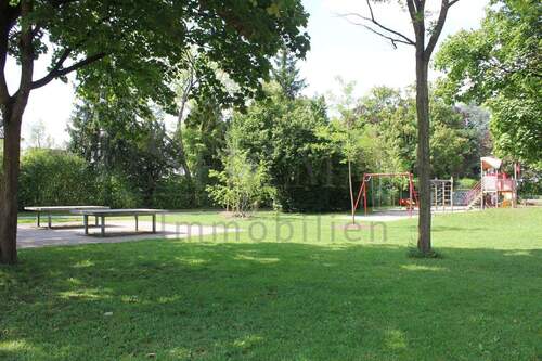 Grünanlage Nähe des Grundstücks 1 - VERKAUF: Flexibel bebaubares Grundstück - MFH, DHH, REH oder EFH möglich!