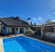 Pure Ruhe! Sonnige Haushälfte im Einzelhauscharakter mit Außenpool-Sauna und Einliegerwohnung - Grünwald