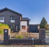 Isernhagen: Moderne DHH mit hochwertiger Ausstattung und Garage