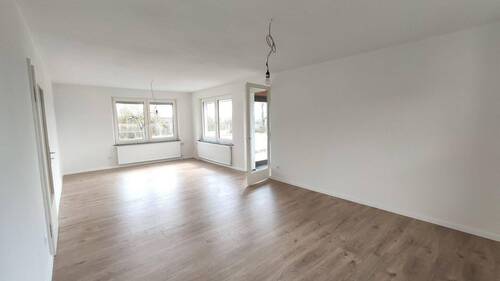 Wohnzimmer mit Gartenzugang - 