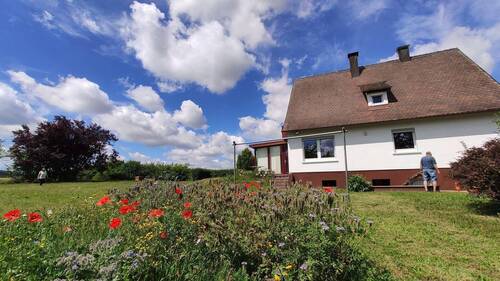 Blühflächen - Einfamilienhaus mit 144,90 m&sup2; in Dombühl zum Kaufen