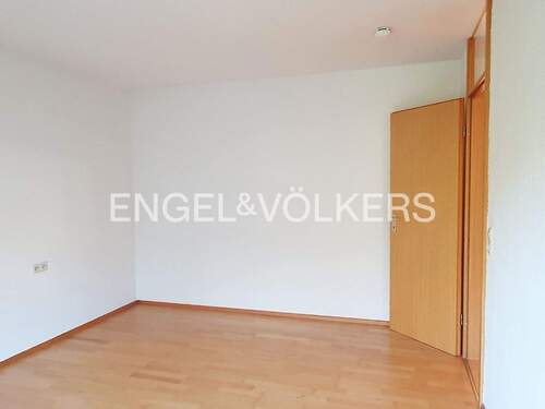 Schlafzimmer in Richtung Flur - 