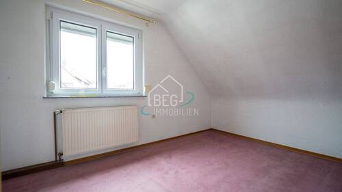 Zimmer - 6 Zimmer Mehrfamilienhaus, Wohnhaus in Fichtenberg