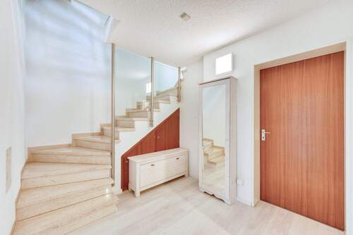 GG, Diele zur Treppe - 