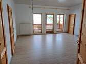 großes Wohn-Esszimmer mit Balkon - 2 Zimmer Etagenwohnung zur Miete in Sankt Ingbert