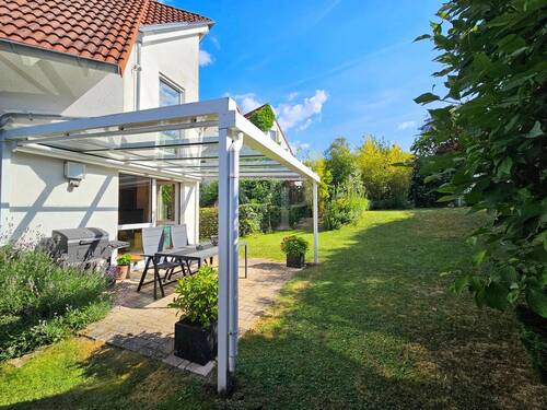 Schöner gepflegter Garten - 