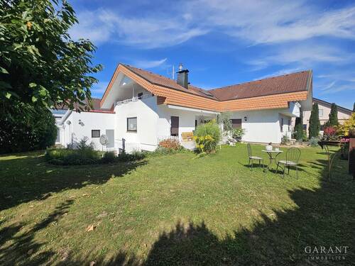 Aussenansicht - 9 Zimmer Mehrfamilienhaus, Wohnhaus zum Kaufen in Brackenheim