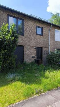 Vordersicht - Verkauf eines Reihenhauses gegen Höchstgebot in Köln-Lövenich