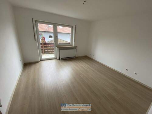 Zimmer mit Balkon - 4 Zimmer Etagenwohnung in Schrobenhausen / Altenfurt