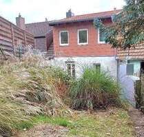 Renoviert und saniert! Einfamilienhaus mit 2 Bäder, GWC, Innenhof, Terrasse, Garten und 2 Stellplätzen vorm Haus, in St. Ingbert (Nähe Krankenhaus)) - Sankt Ingbert