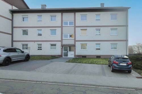 Frontansicht Haus - Zusammen anpacken: Gestaltbare Dachgeschosswhg. in Vorstadtlage