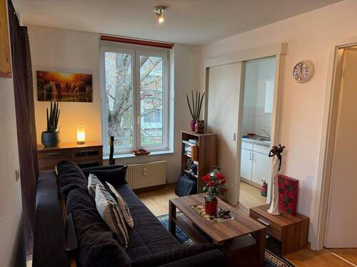 Wohnbereich - Hervorragend geschnittenes 1 Zimmer Apartment mit Balkon