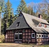 Alleinlage mit traumhaftem Waldgrundstück: Historisches Fachwerkhaus mit separatem Bungalow - Hemsbünde Hassel