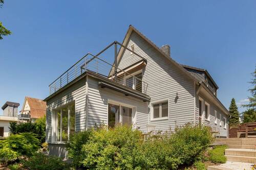 Ansicht Garten - Zweiparteienhaus mit Loft-Charakter und eigenem Bachzugang