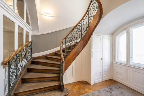 Flur vor Wohnungseingang - Etagenwohnung mit 175,00 m² in Stuttgart Stuttgart-Mitte zum Kaufen