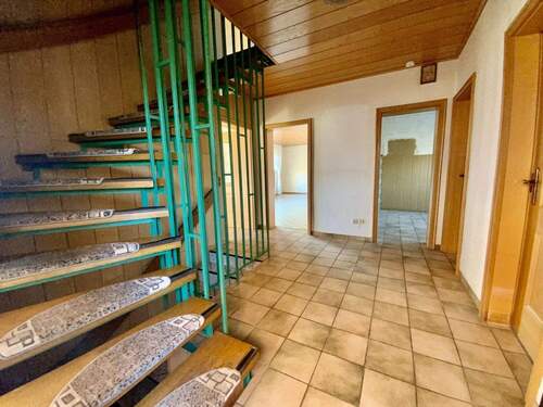 Treppenaufgang zum Obergeschoss - 